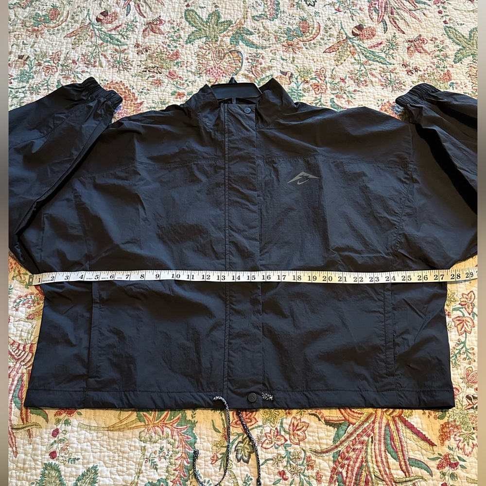 $150 Nike Trail Women’s Repel UV Running Jacket Black Reflective. Size L NWT - Picture 12 of 16